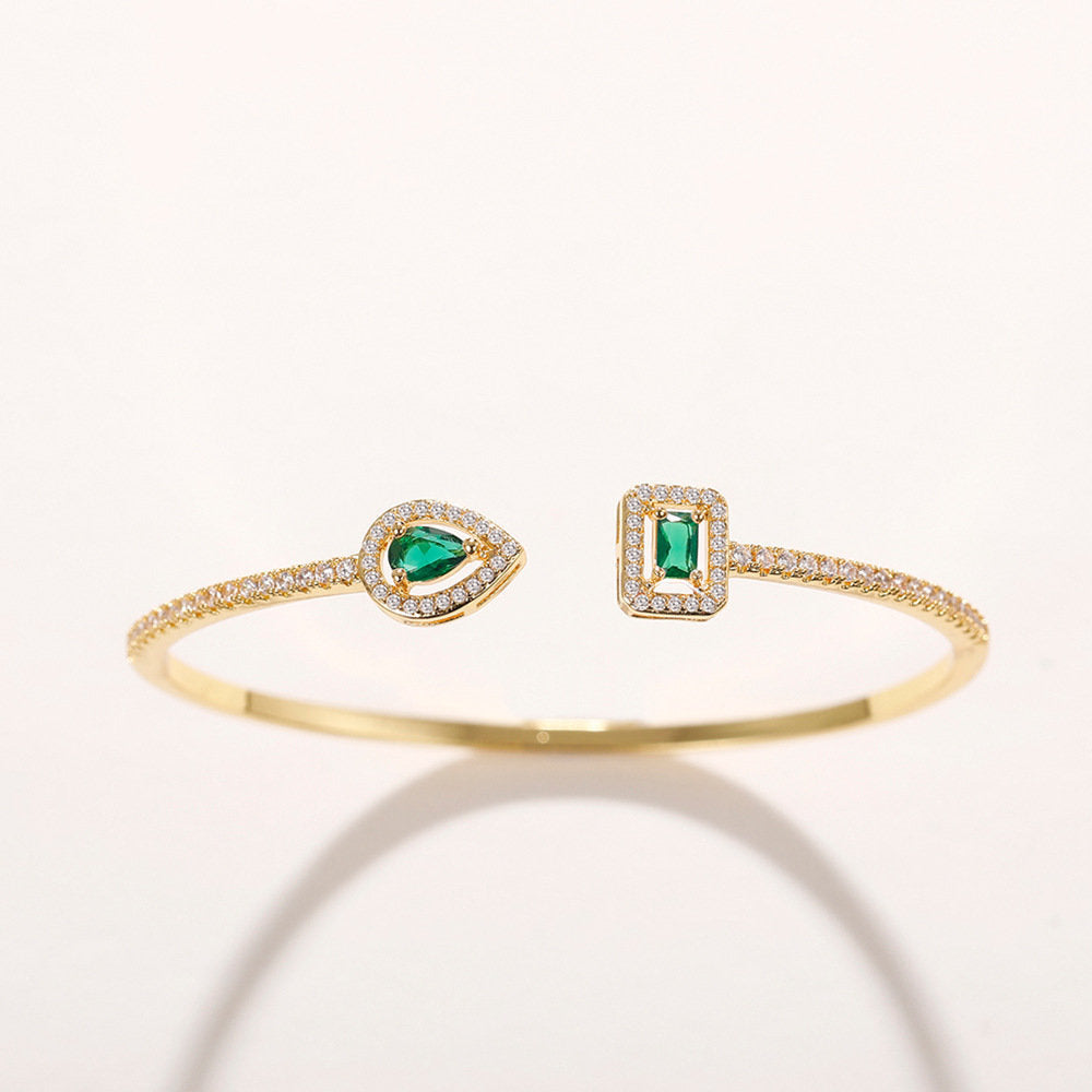 Bracelet ouvert incrusté de Zircon