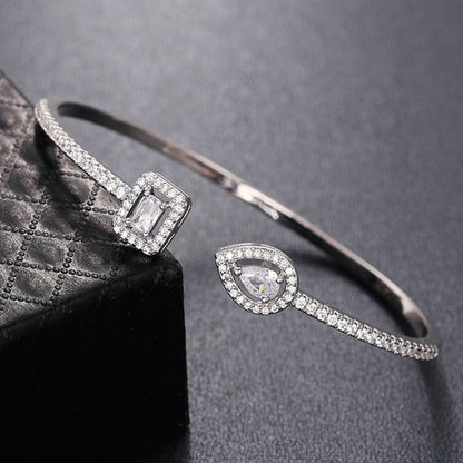 Bracelet ouvert incrusté de Zircon