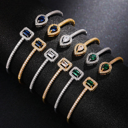Bracelet ouvert incrusté de Zircon