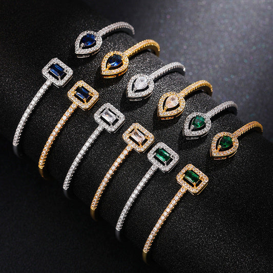 Bracelet ouvert incrusté de Zircon