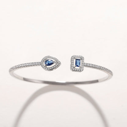Bracelet ouvert incrusté de Zircon