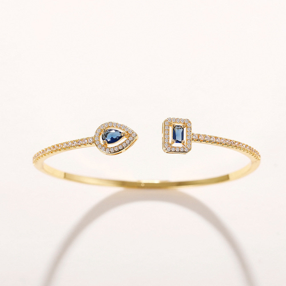 Bracelet ouvert incrusté de Zircon