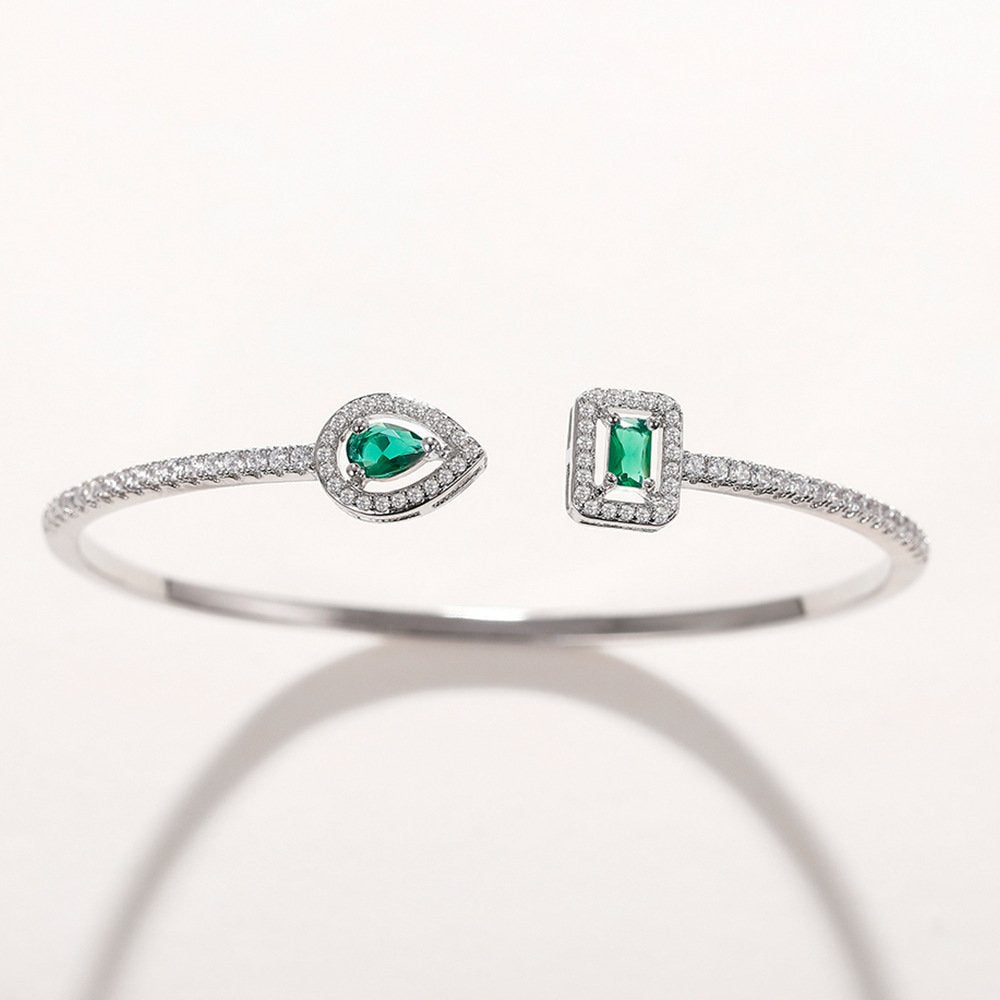 Bracelet ouvert incrusté de Zircon